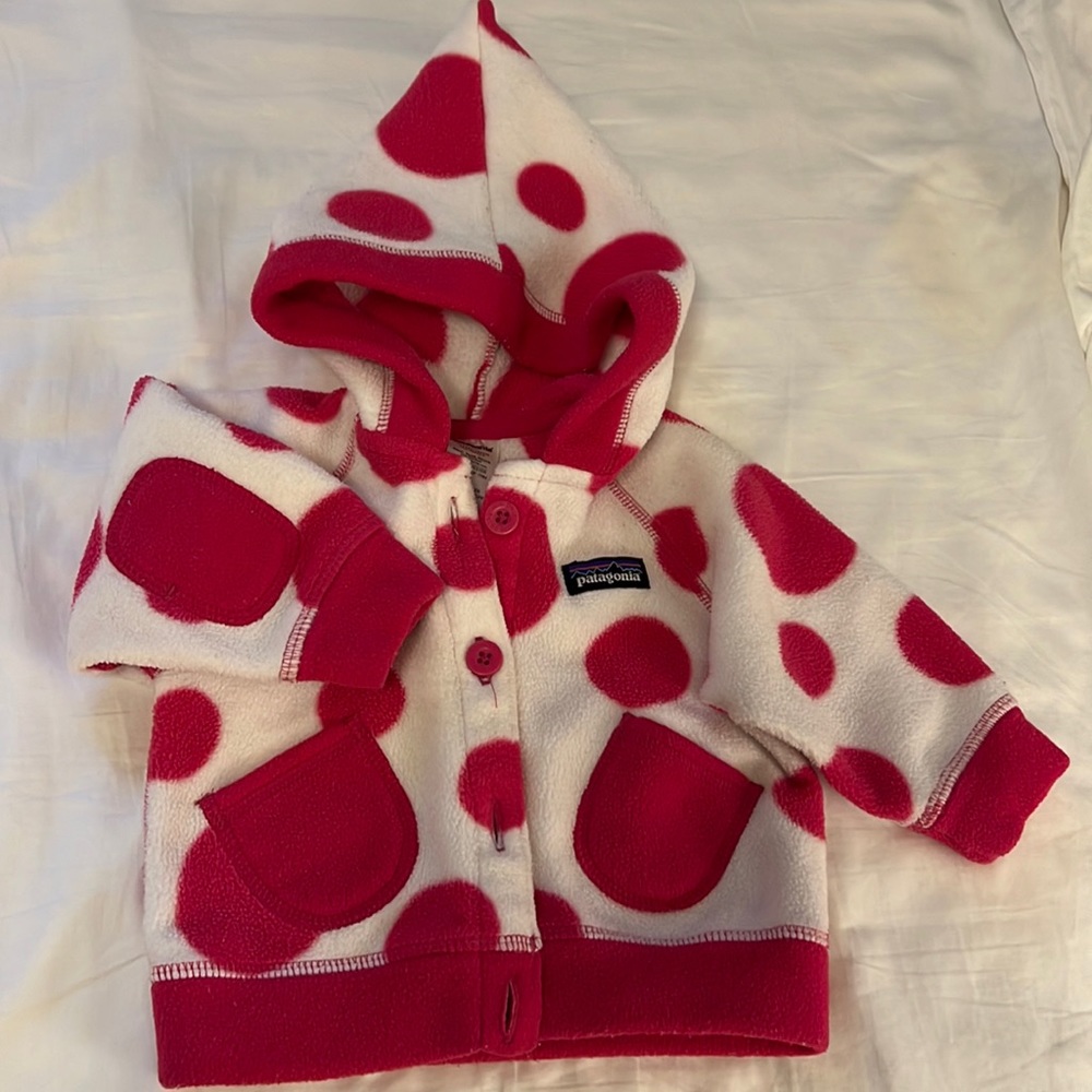 Infant Patagonia polka dots fleece jacket/coat in pink and white color. Size 6M.